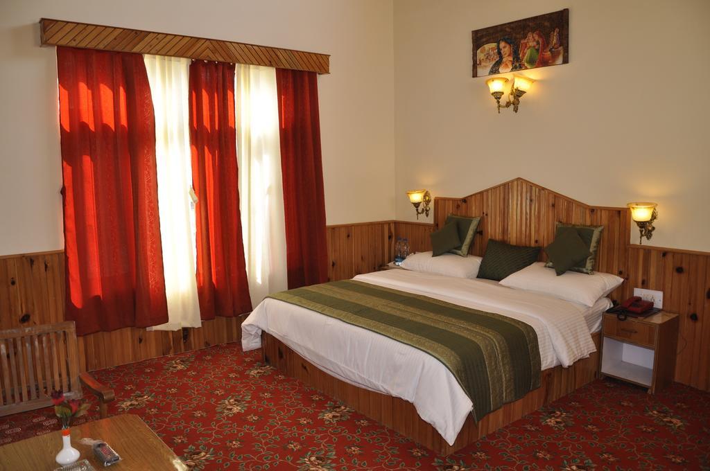 Hotel Natraj Manali Dharamshala Room photo
