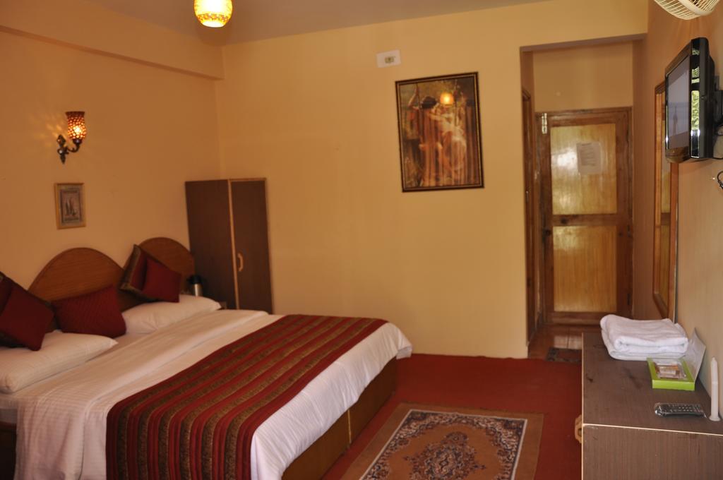 Hotel Natraj Manali Dharamshala Room photo