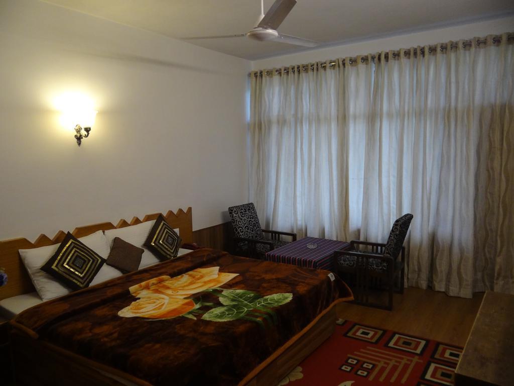 Hotel Natraj Manali Dharamshala Room photo