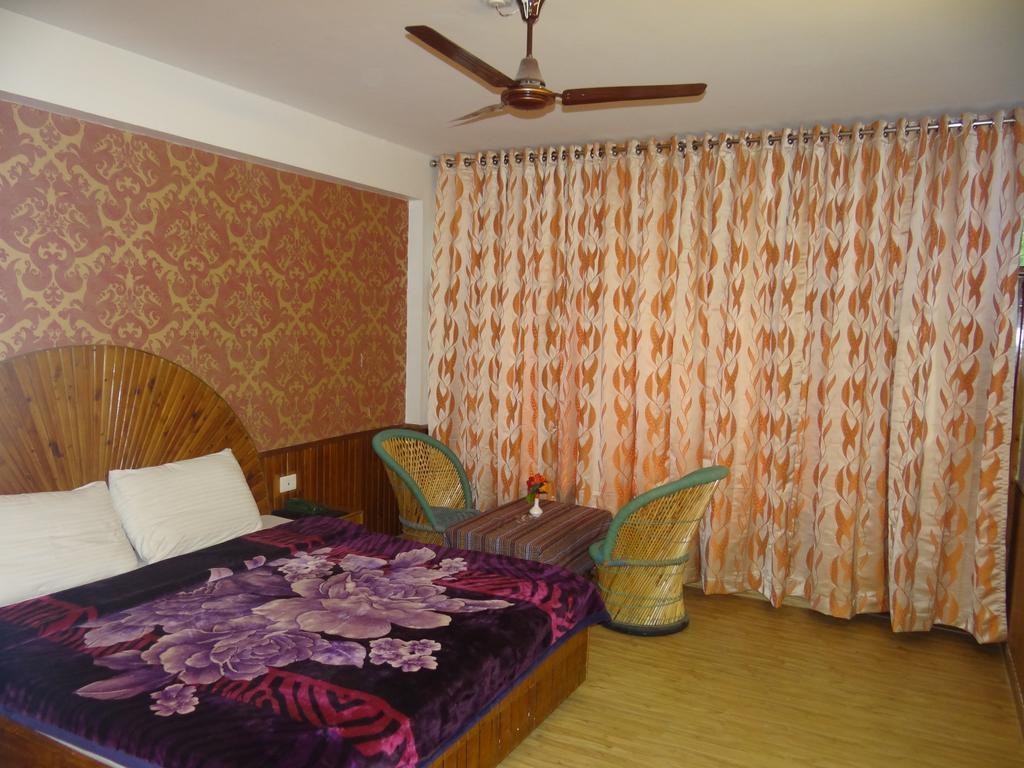 Hotel Natraj Manali Dharamshala Room photo